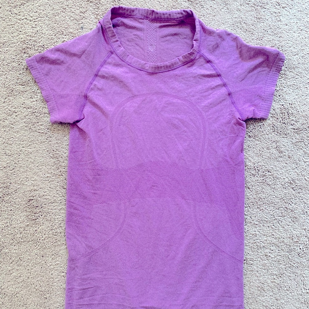 Lululemon T-shirt size 6
